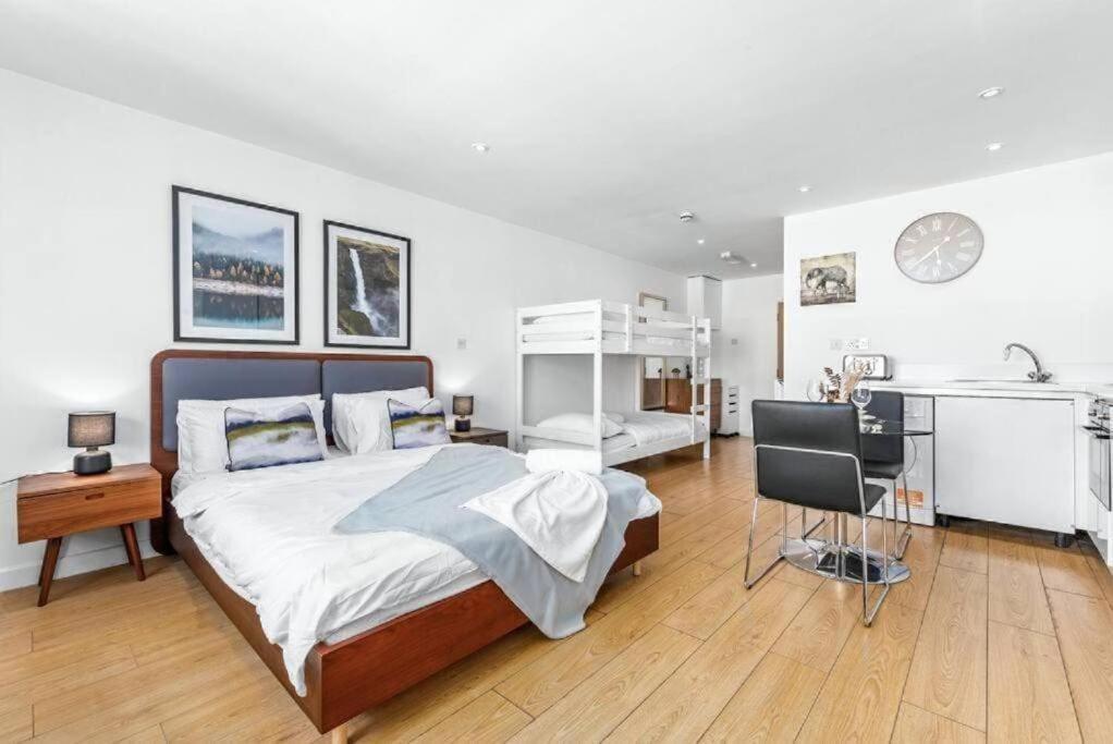 1 Bedroom Flat Piccadilly Sleep 7 In London Vr10 Exterior photo